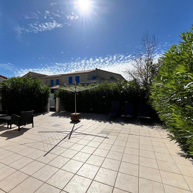 Belle villa climatisée, wifi, 3 chambres grande terrasse vue réserve naturelle dans résidence sécurisée avec piscine commune 800m de la mer Un vrai Havre de Paix LRCS107 - Three-Bedroom House - 15