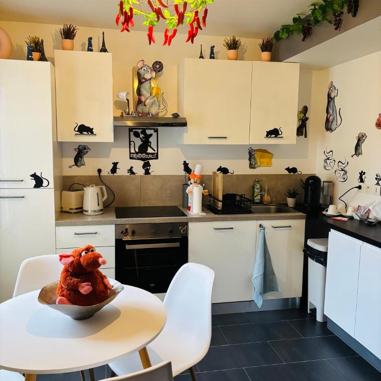 THE ENCHANTED HOUSE ( 15 min walk to Disney) - Apartment mit 2 Schlafzimmern - 53