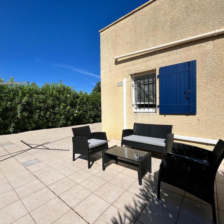 Belle villa climatisée, wifi, 3 chambres grande terrasse vue réserve naturelle dans résidence sécurisée avec piscine commune 800m de la mer Un vrai Havre de Paix LRCS107 - Three-Bedroom House - 17