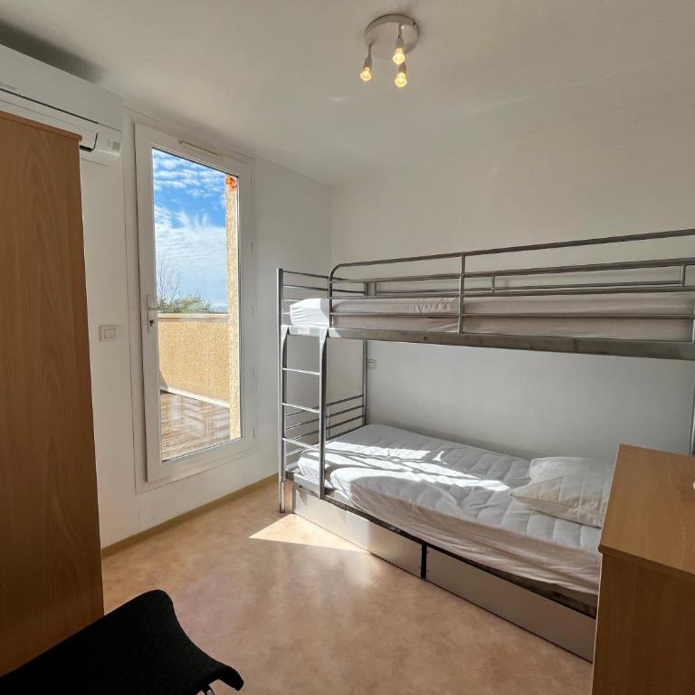 Belle villa climatisée, wifi, 3 chambres grande terrasse vue réserve naturelle dans résidence sécurisée avec piscine commune 800m de la mer Un vrai Havre de Paix LRCS107 - Three-Bedroom House - 7