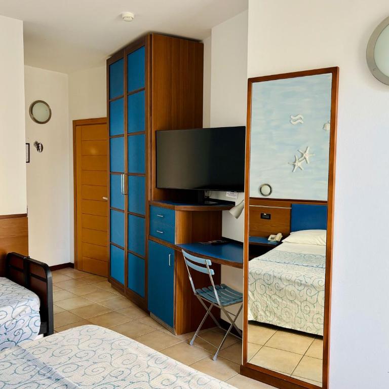 Hotel Rex - Fronte mare Riccione - Quadruple Room with Sea View - 10