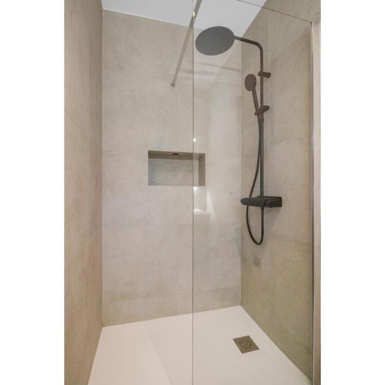 Elegant 3-room air-conditioned apartment in the heart of Le Marais - Two-Bedroom Apartment - 3