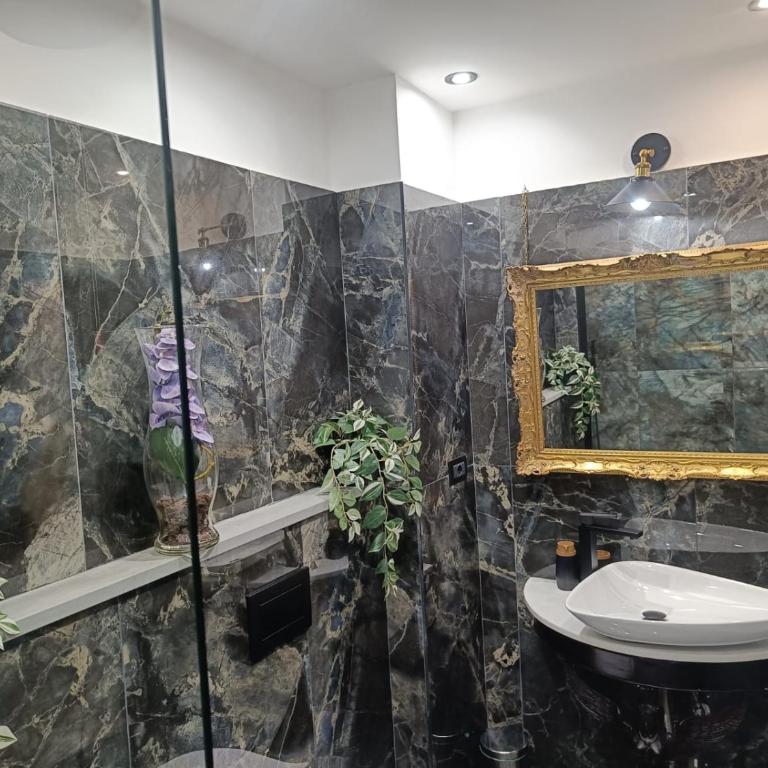 BNB Frescoes Rooms San Frediano - Camera King Deluxe - 22