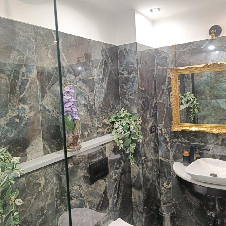 BNB Frescoes Rooms San Frediano - Camera King Deluxe - 25