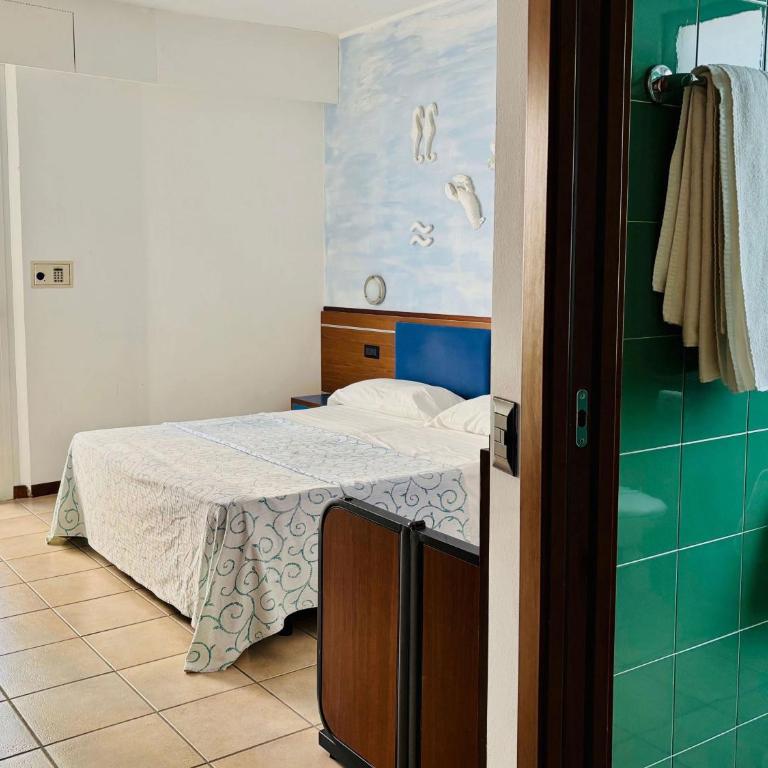 Hotel Rex - Fronte mare Riccione - Quadruple Room with Sea View - 11