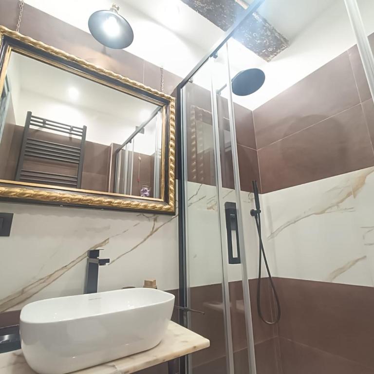 BNB Frescoes Rooms San Frediano - Camera Deluxe - 21