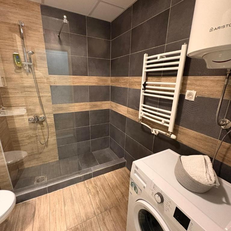NAR Royalton Apartment #76 Free Parking - One-Bedroom Apartment - 11