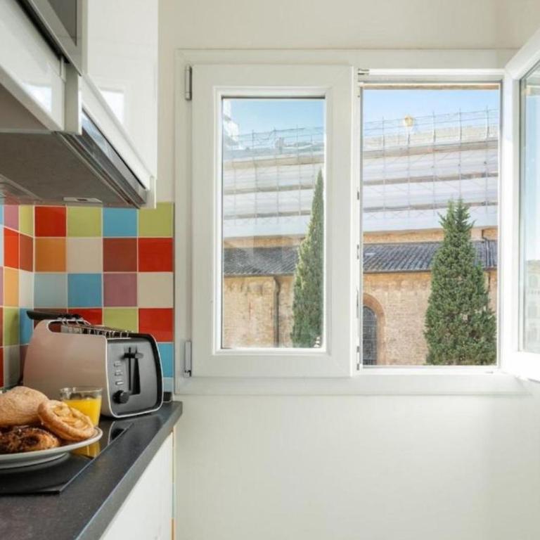 Avelli Pia Fourth Floor with 2 Bathrooms - Florence Charming Apartments - Delightful and bright 4rd-floor apartment without elevator, overlooking one of Florence's most beautiful squares, Exceptionally located for exploring the city - Appartamento con 1 Camera da Letto - 21