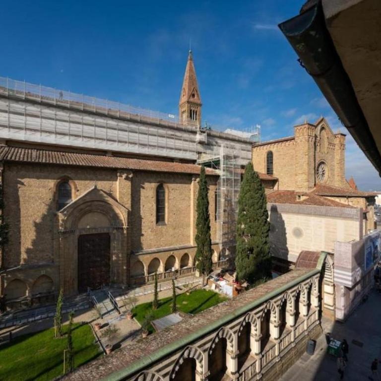 Avelli Pia Fourth Floor with 2 Bathrooms - Florence Charming Apartments - Delightful and bright 4rd-floor apartment without elevator, overlooking one of Florence's most beautiful squares, Exceptionally located for exploring the city - Appartamento con 1 Camera da Letto - 22