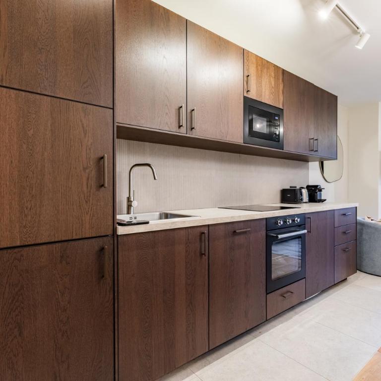 Elegant bright and air-conditioned 2 Bedroom apartment in Bastille - Two-Bedroom Apartment - 6
