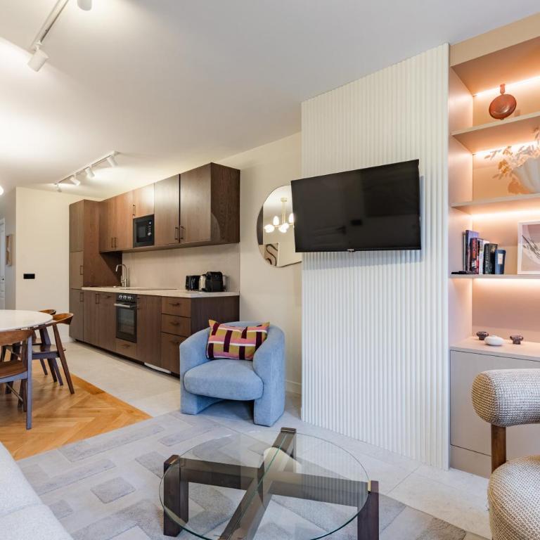 Elegant bright and air-conditioned 2 Bedroom apartment in Bastille - Two-Bedroom Apartment - 5