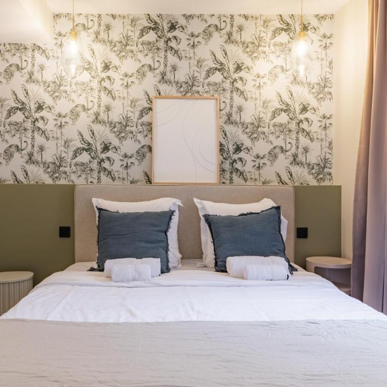 Elegant bright and air-conditioned 2 Bedroom apartment in Bastille - Two-Bedroom Apartment - 10