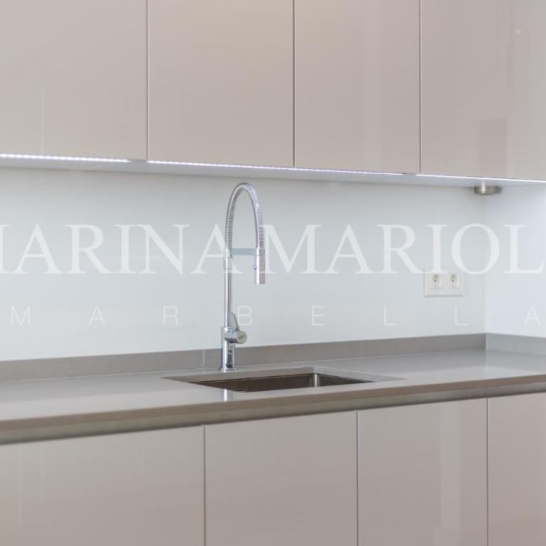 Marina Mariola Marbella - Apartamento de 3 dormitorios con vistas al mar - 3