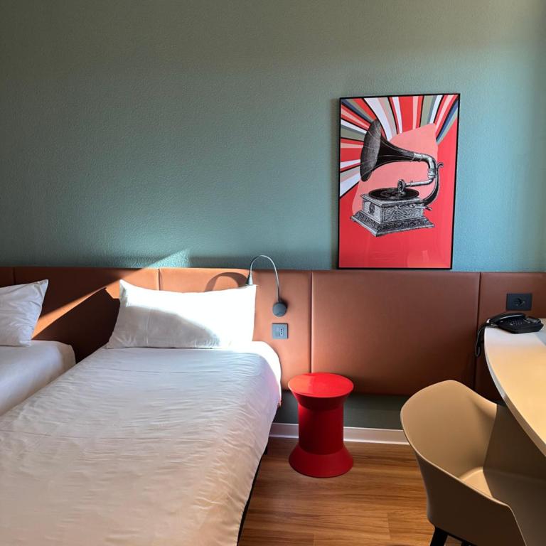 Ibis Roma Fiera - Camera Doppia con Letti Singoli - 17