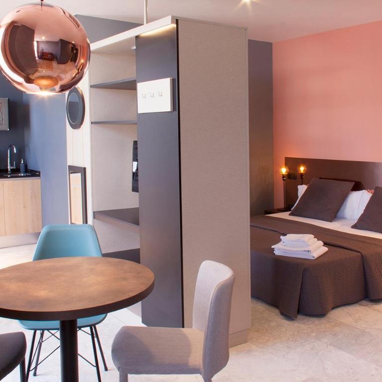 Be Mate Málaga Soho - Habitación Clásica con balcón - 4