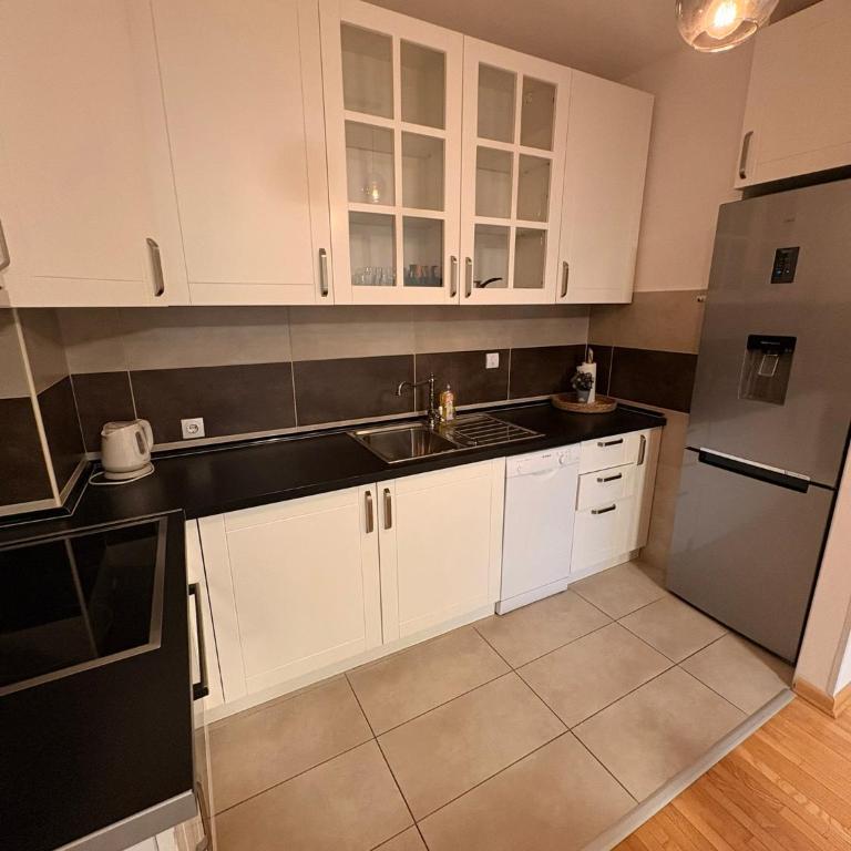 NAR Royalton Apartment #27 Free Parking - One-Bedroom Apartment with Balcony - 5