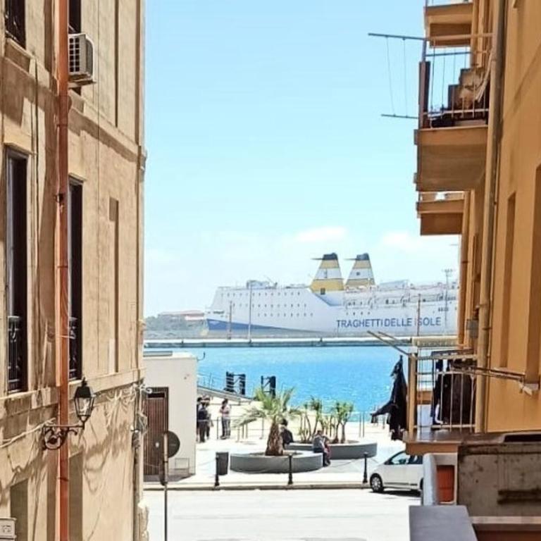 B&B Il Profumo del Porto - Deluxe Double Room with Balcony and Sea View - 3