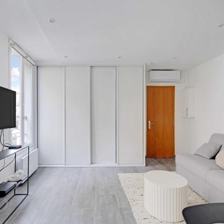 Charming studio - AC- 2P- Sentier - Studio - 9