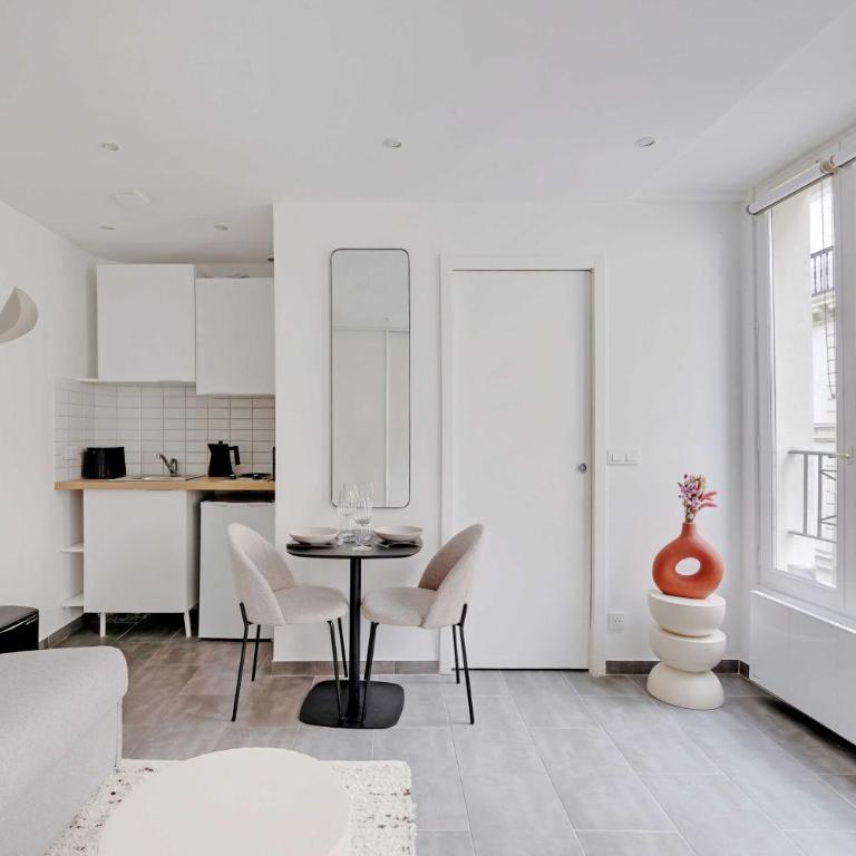 Charming studio - AC- 2P- Sentier - Studio - 3