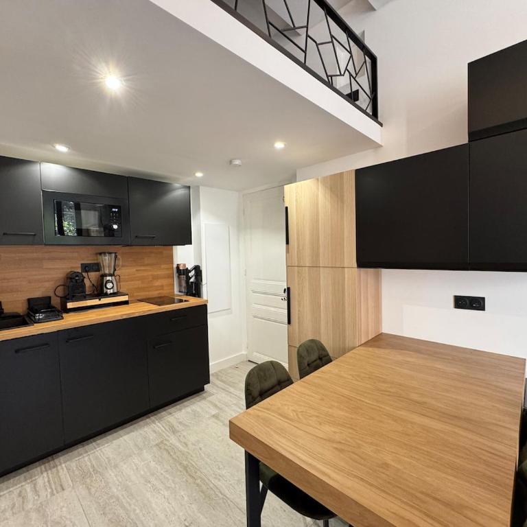 Elegant studio with mezzanine, city center - Studio-Apartment - 4