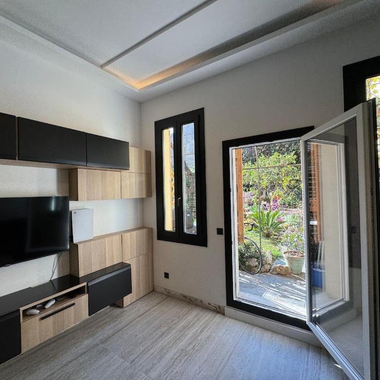 Elegant studio with mezzanine, city center - Studio-Apartment - 13