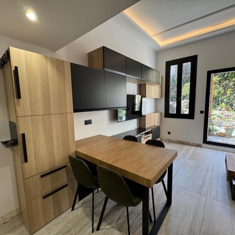 Elegant studio with mezzanine, city center - Studio-Apartment - 14