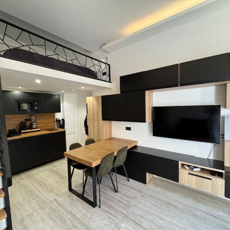 Elegant studio with mezzanine, city center - Studio-Apartment - 15