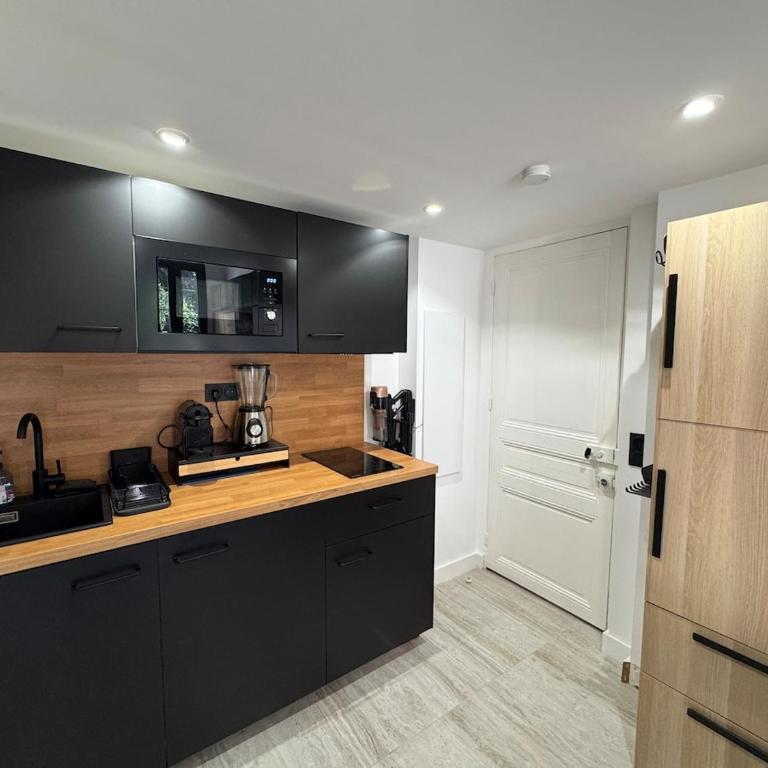 Elegant studio with mezzanine, city center - Studio-Apartment - 18