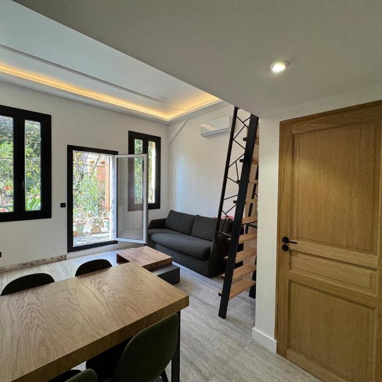 Elegant studio with mezzanine, city center - Studio-Apartment - 19