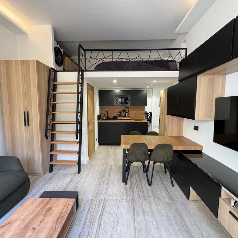 Elegant studio with mezzanine, city center - Studio-Apartment - 26