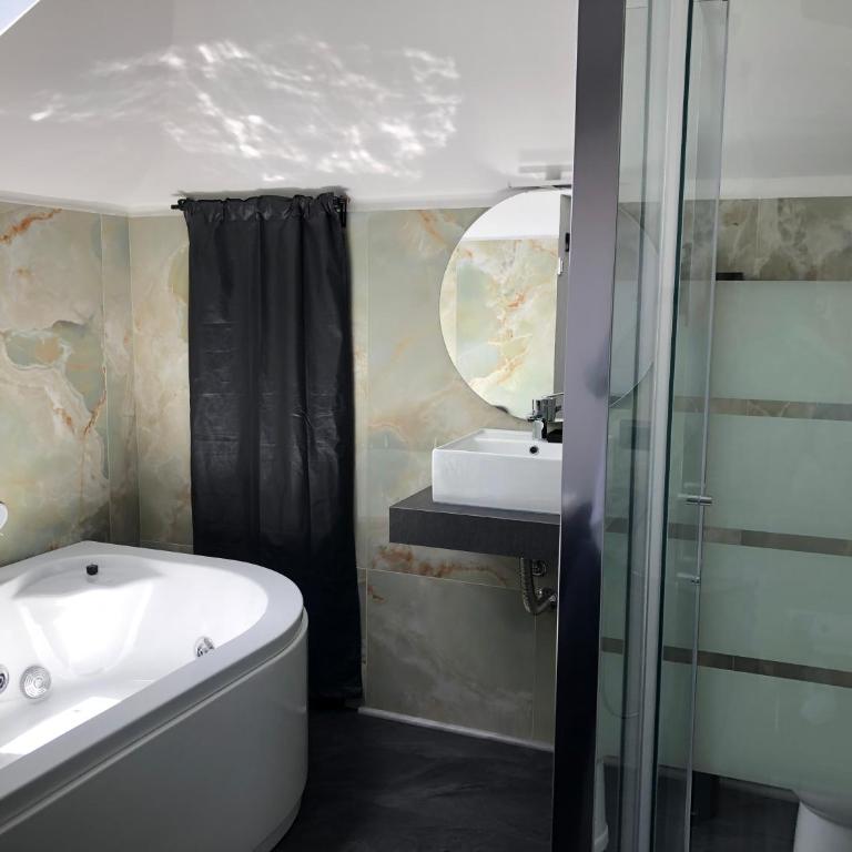 VOLCANO'S SUITE - ETNA - Private Room with Jacuzzi in Catania Center - Apartment - 2