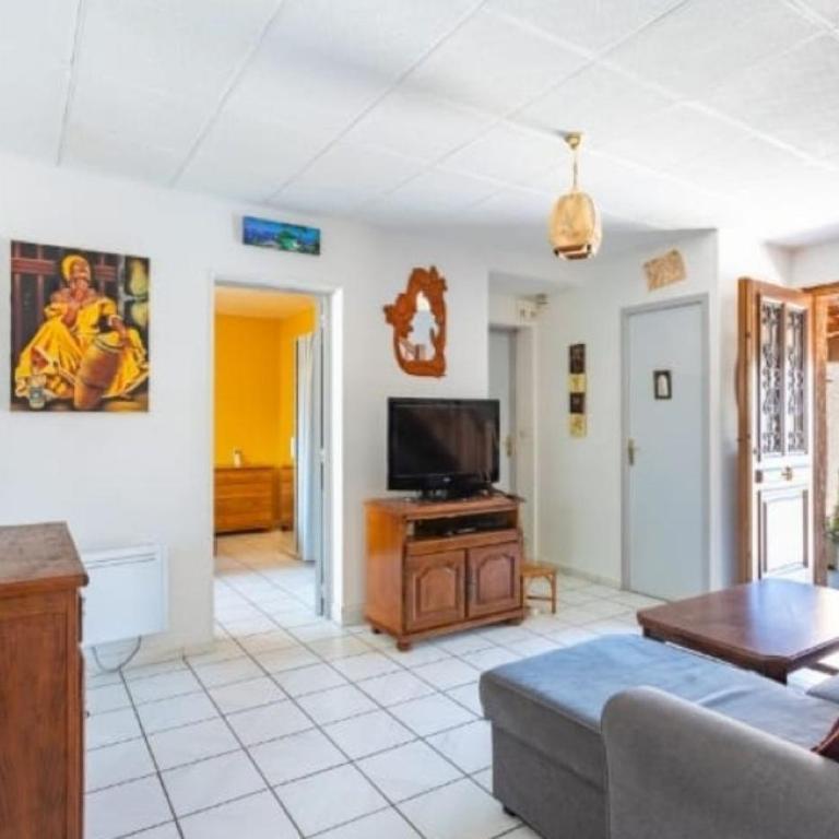 Maison climatisée avec jardin - 6 pers - 7 min des plages du Var - Casa con 2 Camere da Letto - 10