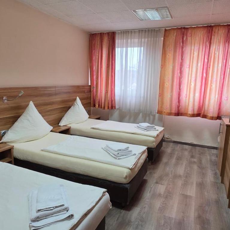 Hotel M - Camera Matrimoniale - 1