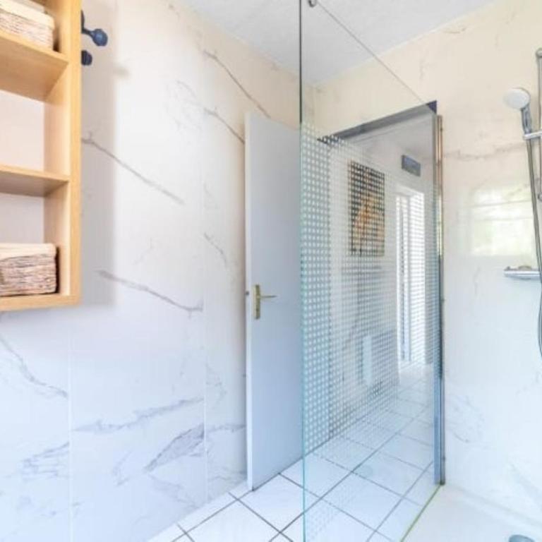 Maison climatisée avec jardin - 6 pers - 7 min des plages du Var - Casa con 2 Camere da Letto - 16