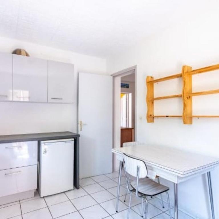Maison climatisée avec jardin - 6 pers - 7 min des plages du Var - Casa con 2 Camere da Letto - 6