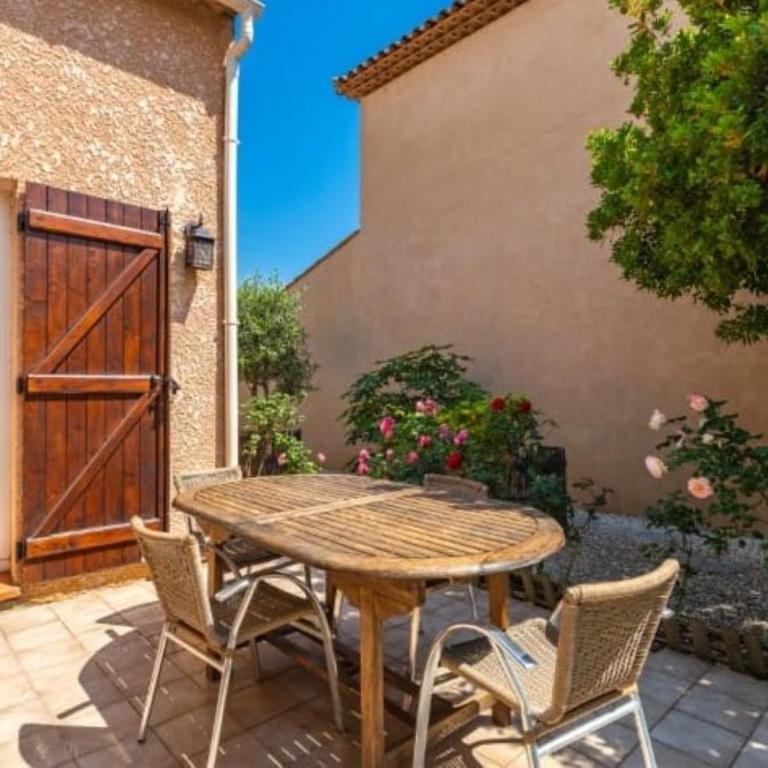 Maison climatisée avec jardin - 6 pers - 7 min des plages du Var - Casa con 2 Camere da Letto - 14