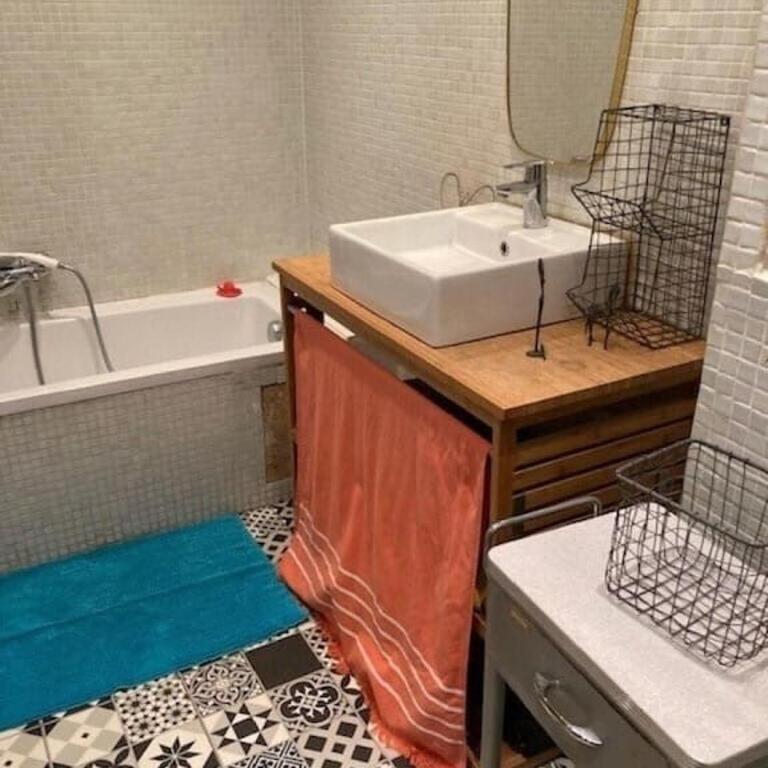 Townhouse with quiet garden - Three-Bedroom House - 17