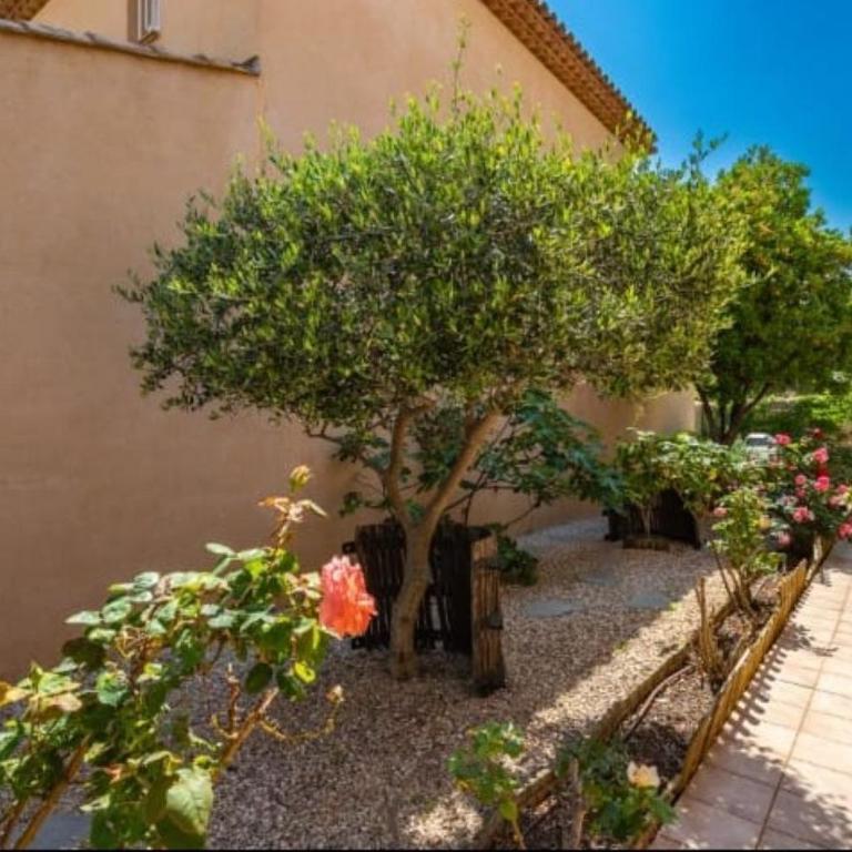 Maison climatisée avec jardin - 6 pers - 7 min des plages du Var - Casa con 2 Camere da Letto - 20