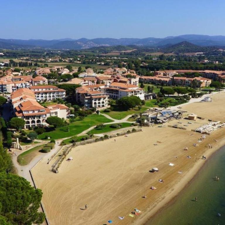 Maison climatisée avec jardin - 6 pers - 7 min des plages du Var - Casa con 2 Camere da Letto - 5