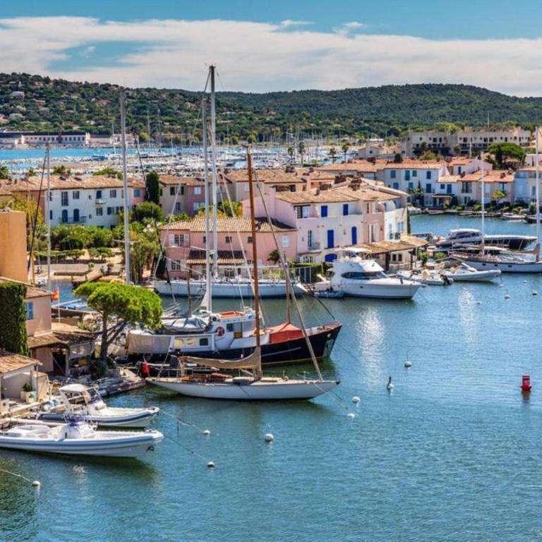 Maison climatisée avec jardin - 6 pers - 7 min des plages du Var - Casa con 2 Camere da Letto - 7