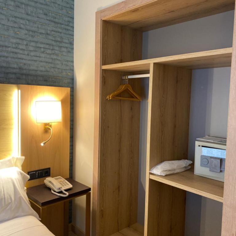 Hotel Zentral Gijón Rey Pelayo - Habitación Doble Estándar - 1 o 2 camas - 8