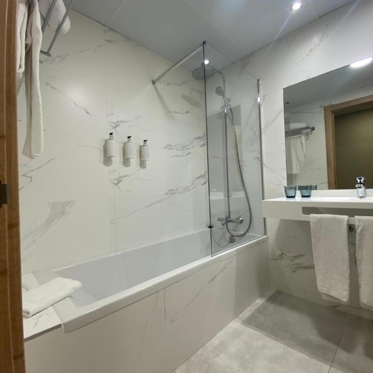 Hotel Zentral Gijón Rey Pelayo - Habitación Doble Estándar - 1 o 2 camas - 7