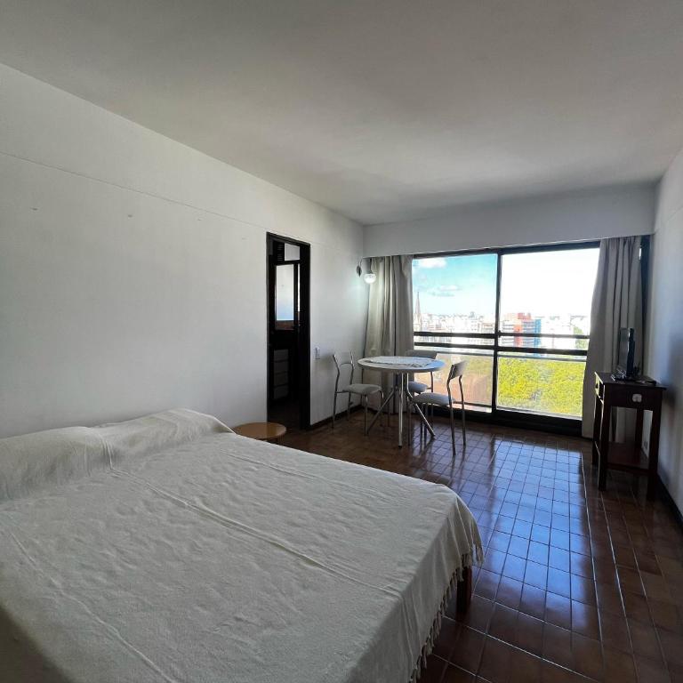 Departamento en La Perla, Mar del Plata, vistas panoramicas, a metros del mar - One-Bedroom Apartment - 1