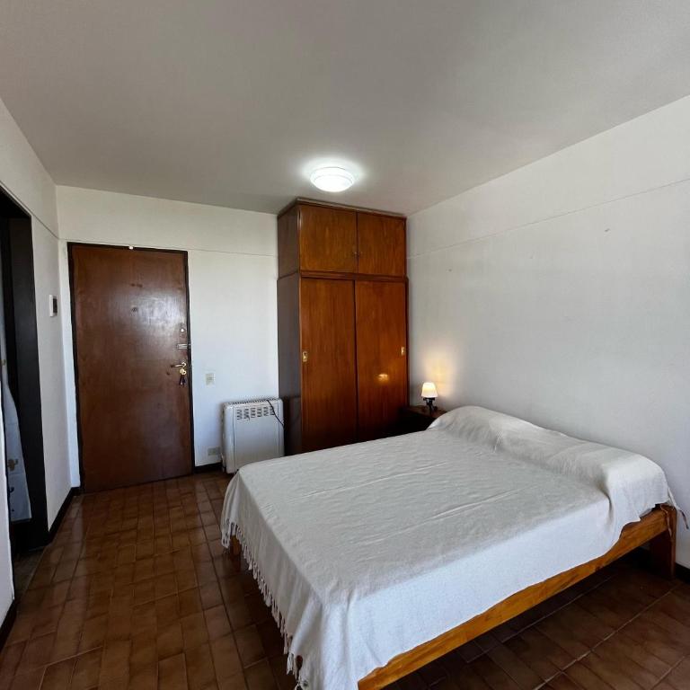 Departamento en La Perla, Mar del Plata, vistas panoramicas, a metros del mar - One-Bedroom Apartment - 5