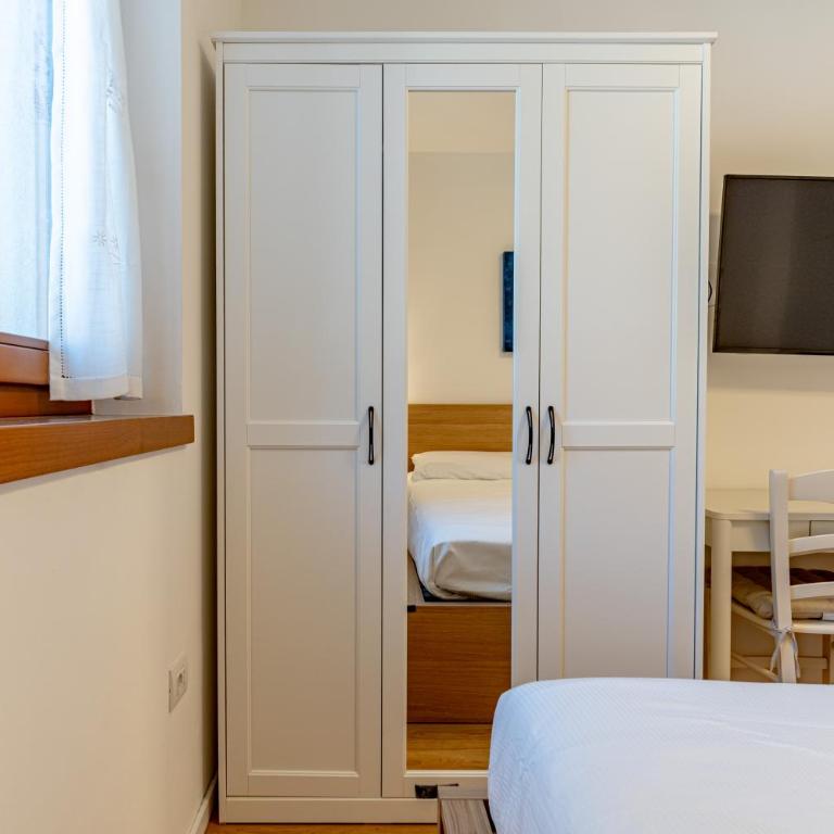 Costa Alpine Suite - Appartamento con 2 Camere da Letto e Balcone - 40