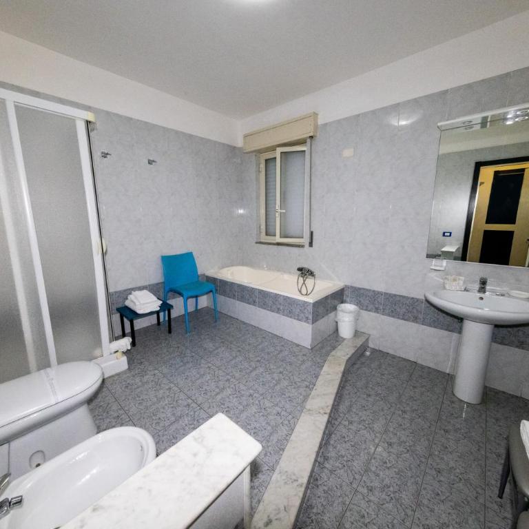 B&B Brezza Marina & Ristorante Shoreline - Chambre Triple avec Balcon - 11
