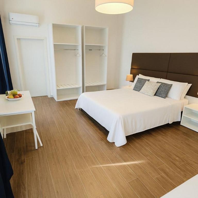 Banus Rooms - Deluxe Quadruple Room - 7