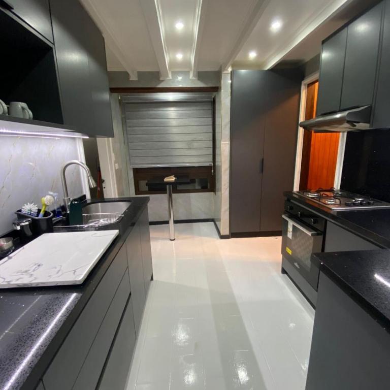 House in the heart of the city with a jacuzzi and parking - One-Bedroom Villa - 19