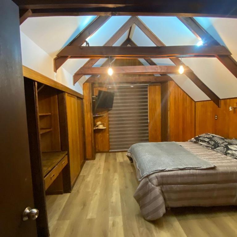 House in the heart of the city with a jacuzzi and parking - One-Bedroom Villa - 27