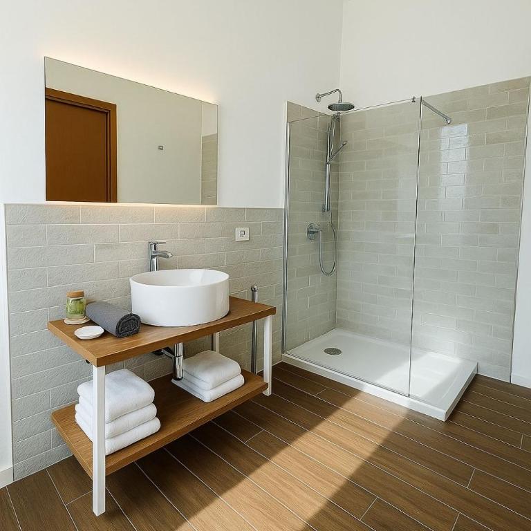 Banus Rooms - Deluxe Double Room with Balcony - 4